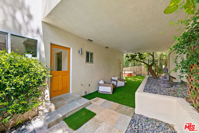 1876 Lookout Road, Malibu CA: https://media.crmls.org/mediaz/5ddf9769-3b57-4d04-bb39-0f300c90d880.jpg