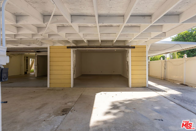 7225 Forbes Avenue, Lake Balboa CA: https://media.crmls.org/mediaz/5de0c96d-2bfa-478c-afcf-a2d8639f9db2.jpg