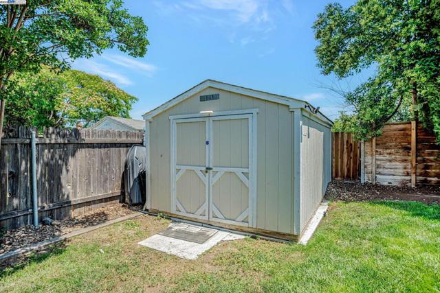 360 Calmace Dr, Dixon CA: https://media.crmls.org/mediaz/5de1ac3a-4d01-4c60-bffa-4e20a76bf063.jpg