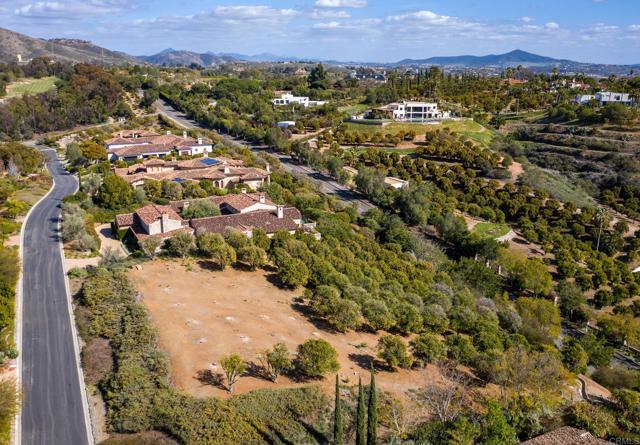 6241 Strada Fragante, Rancho Santa Fe CA: https://media.crmls.org/mediaz/5de1f344-d10b-4174-ac22-66908f89411d.jpg