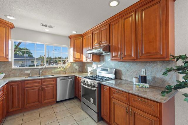 2804 Steinhart Court, Santa Clara CA: https://media.crmls.org/mediaz/5de2031b-b975-481a-8d9b-f47ee11210a9.jpg