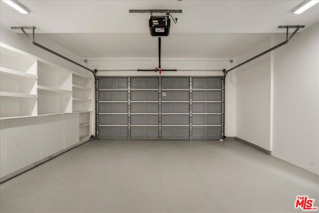 1664 Amherst Avenue, Los Angeles CA: https://media.crmls.org/mediaz/5de22709-28bc-4053-add6-97164d16907a.jpg