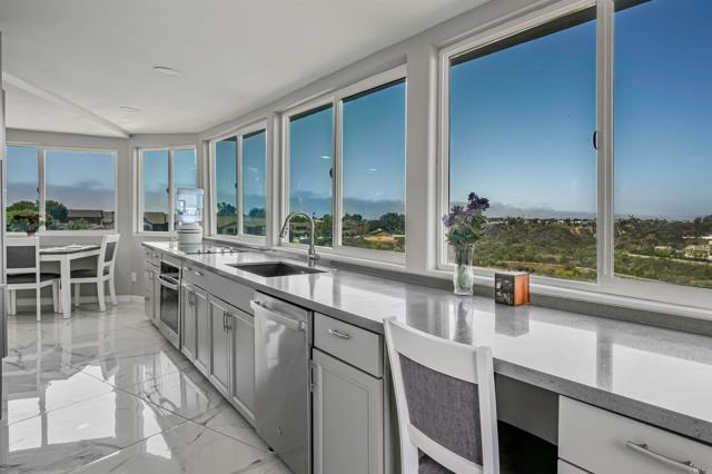 Detail Gallery Image 4 of 27 For 921 Hillcrest Pl, Oceanside,  CA 92058 - 3 Beds | 2 Baths