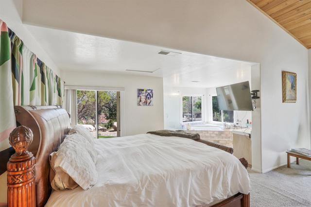 15549 Vista Vicente Dr, Ramona CA: https://media.crmls.org/mediaz/5de2603a-03d1-41d2-bb43-098871b24cd1.jpg