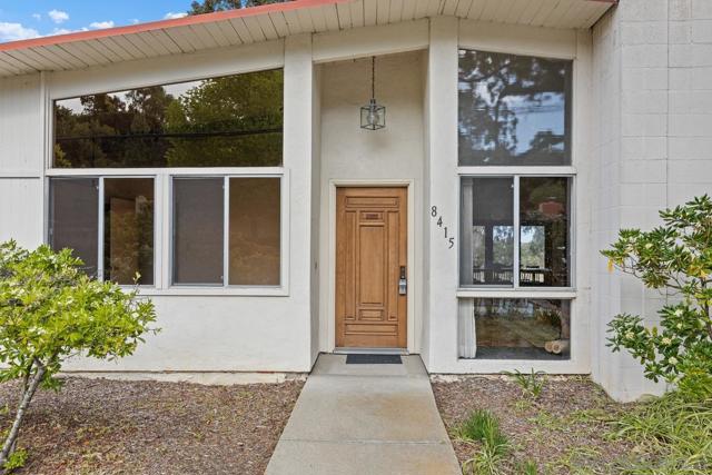 8415 Sugarman Dr, La Jolla CA: https://media.crmls.org/mediaz/5de2ea86-c0dd-4362-9ac6-8c8c5db62b24.jpg