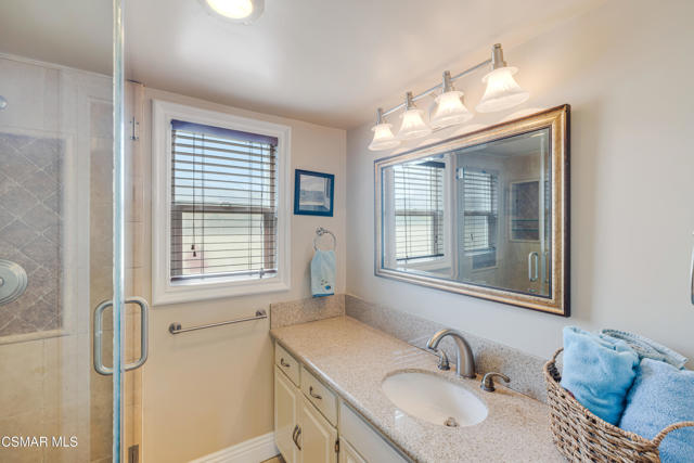 108 Pasadena Avenue, Oxnard CA: https://media.crmls.org/mediaz/5de33aa5-d092-4ffc-a288-d4708b01ada1.jpg