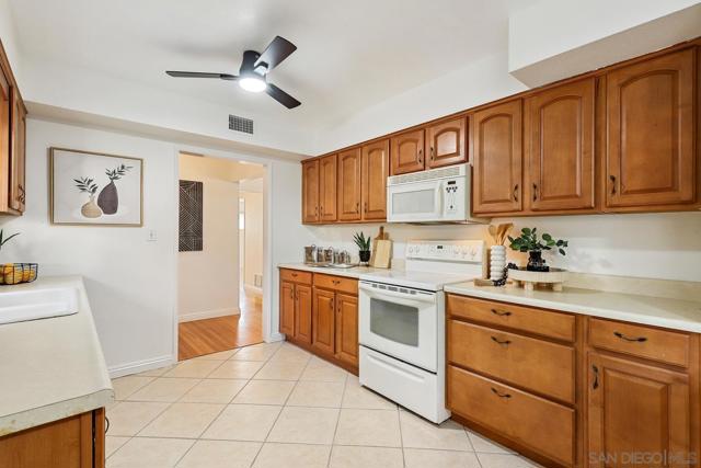 3918 Calavo Dr, La Mesa CA: https://media.crmls.org/mediaz/5de45a0a-d7b3-45e0-a7c2-8f7944229324.jpg