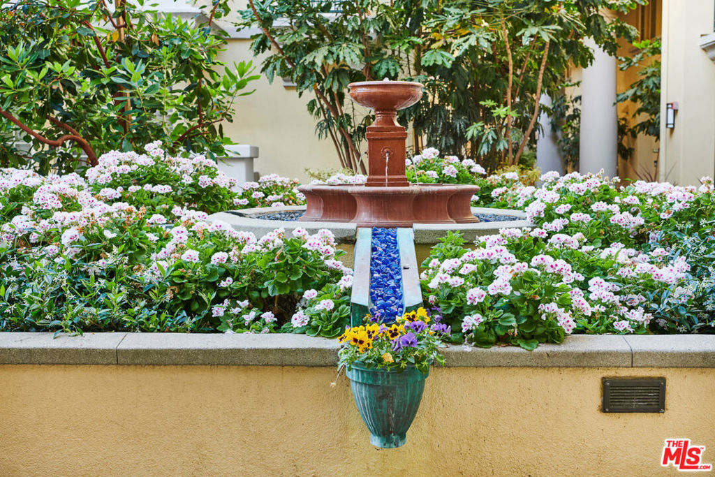 https://media.crmls.org/mediaz/5de49419-0f2a-40d7-a690-a1e993f3be19.jpg?preset=X-Large