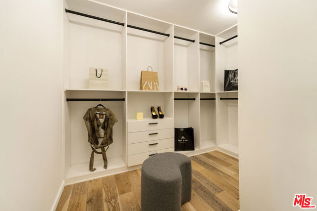 11587 Sunshine Terrace, Studio City CA: https://media.crmls.org/mediaz/5de4b1ab-9731-41d6-898a-3e62e30ef235.jpg