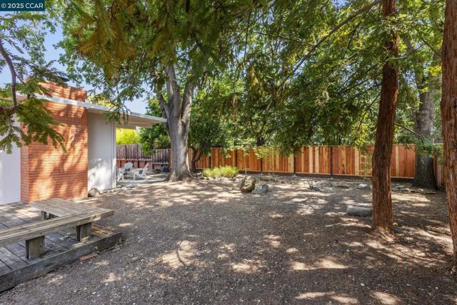 243 Santa Fe Dr, Walnut Creek CA: https://media.crmls.org/mediaz/5de4eaa9-3dd0-4652-a230-7d33a54fe669.jpg