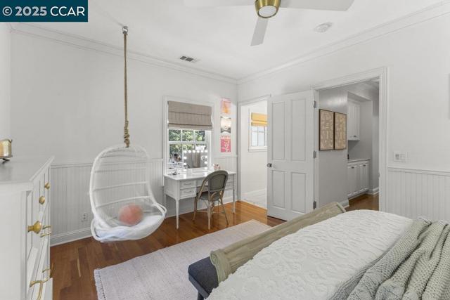 1826 Alameda Diablo, Diablo CA: https://media.crmls.org/mediaz/5de527fc-185e-4150-8fd7-670a10075dea.jpg