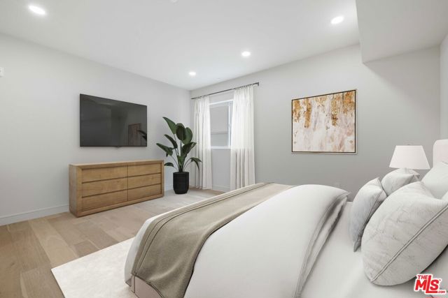 505 S Barrington Avenue, Los Angeles CA: https://media.crmls.org/mediaz/5de54682-9c11-4268-877a-a1365ed9e2d9.jpg