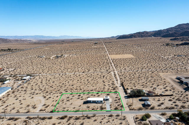 66050 Cottonwood Drive, Joshua Tree CA: https://media.crmls.org/mediaz/5de60e20-133e-4f16-b012-4034c5e9da06.jpg