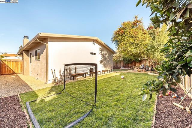41327 Erma Ave, Fremont CA: https://media.crmls.org/mediaz/5de62460-057b-4871-a4be-1436e1691e78.jpg