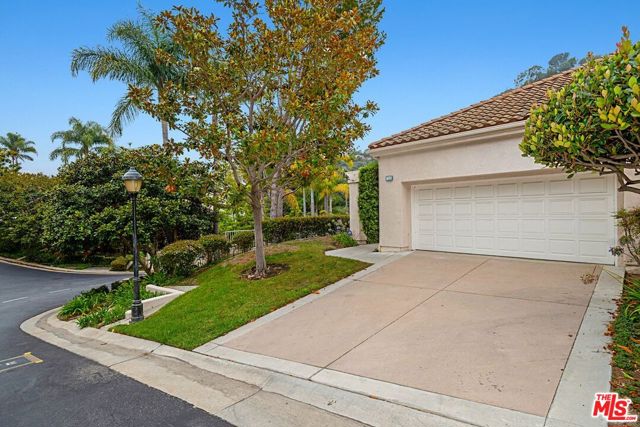 718 Palisades Drive photo 2