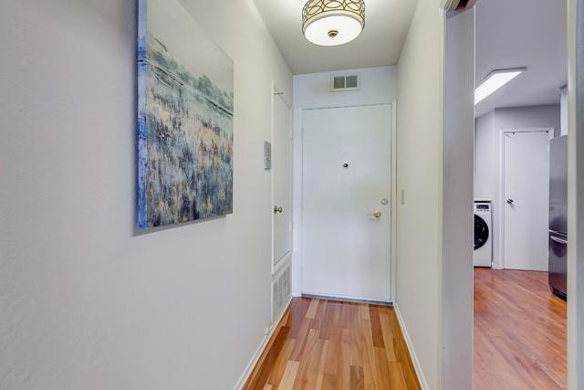933 Shoreline Drive, Alameda CA: https://media.crmls.org/mediaz/5de70cdd-3363-4cff-8578-d19381f153cb.jpg