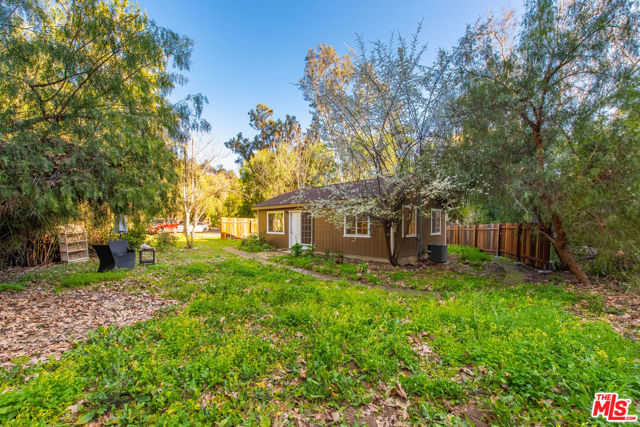 1675 Happy Trail, Topanga CA: https://media.crmls.org/mediaz/5de77cc9-6665-45e6-b6a0-40538369ea24.jpg