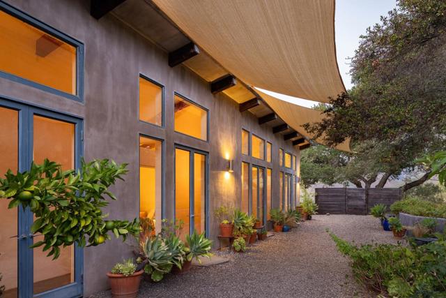 47320 Highway 1, Big Sur CA: https://media.crmls.org/mediaz/5de77e21-13a3-45f8-902d-82ddb3bebe98.jpg