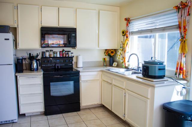 Detail Gallery Image 9 of 33 For 10385 Seth Way, Santee,  CA 92071 - 3 Beds | 2 Baths