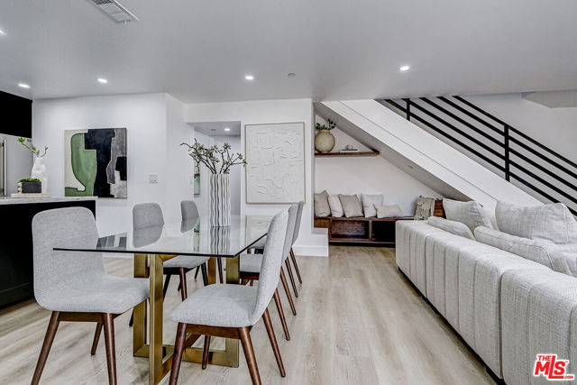 1291 Sycamore, Los Angeles CA: https://media.crmls.org/mediaz/5de80ca0-18de-47d9-8bf6-bdc7547d0f74.jpg