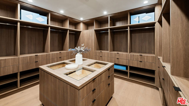 Drew Fenton | 565 Toyopa Drive Pacific Palisades CA | MLS: 7523707 Drew Fenton | 565 Toyopa Drive Pacific Palisades CA | MLS: 7523707