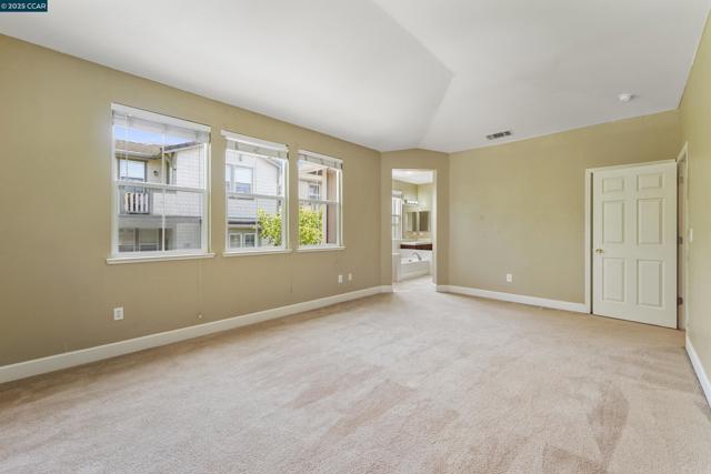 513 Lexington Dr, Vallejo CA: https://media.crmls.org/mediaz/5de8c6de-aad2-4c9b-917d-04bab0f5e0e3.jpg
