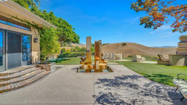 4478 Deer Ridge Road, Danville CA: https://media.crmls.org/mediaz/5de9c196-0e2b-418c-b980-10a5e1405e72.jpg