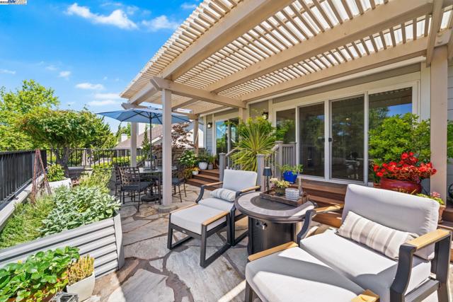 711 Glen Eagle Ct, Danville CA: https://media.crmls.org/mediaz/5dea1194-b0ac-4f7a-974e-a4a0634abe5e.jpg