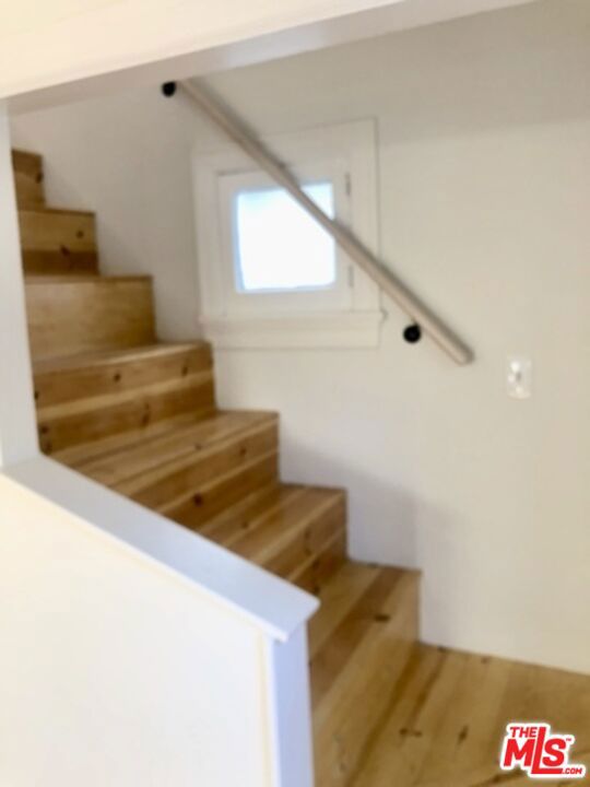 421 Grand Boulevard, Venice CA: https://media.crmls.org/mediaz/5dea357e-0aeb-41aa-bdee-6b14ad80d848.jpg