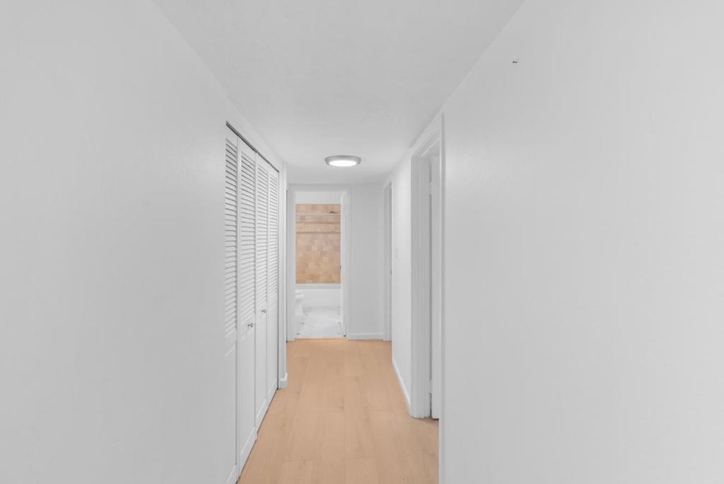 https://media.crmls.org/mediaz/5dea48a8-0fba-45fc-8001-966b28e42df5.jpg?preset=X-Large