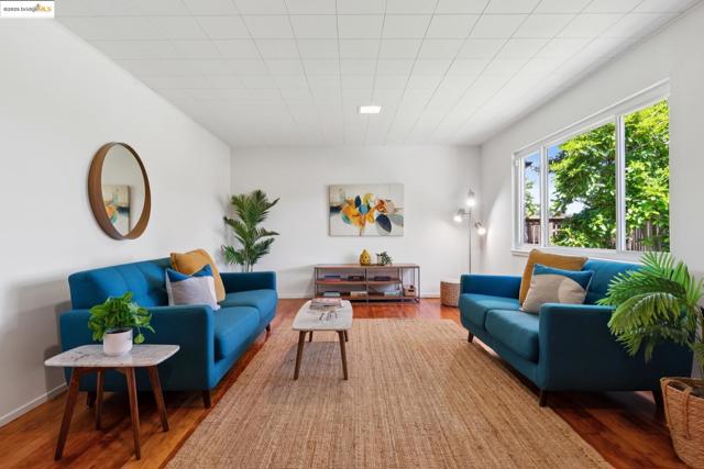 1023 Overlook Rd, Berkeley CA: https://media.crmls.org/mediaz/5deabfce-5cef-4139-8dcc-8f026bfc12f5.jpg