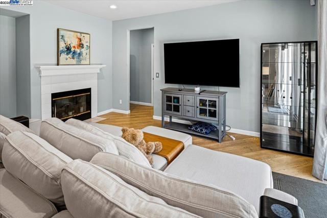 30252 CEDARBROOK ROAD, Hayward CA: https://media.crmls.org/mediaz/5deb4d38-ce0f-4e67-ab6e-c529c5dff54d.jpg