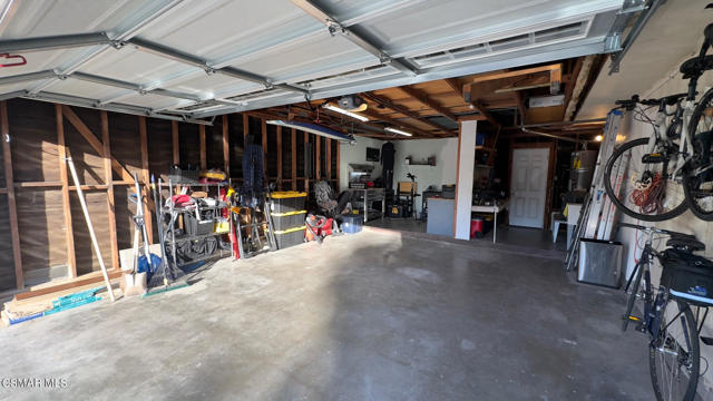 Garage large