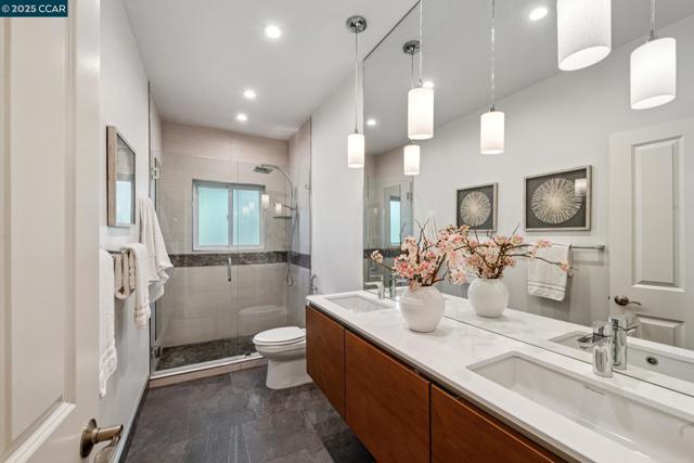 1149 Camino Vallecito, Lafayette CA: https://media.crmls.org/mediaz/5deb7883-0801-4caf-8b16-5e68084c479c.jpg