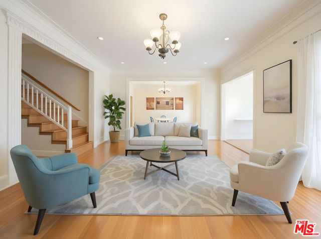 320 Westminster Avenue, Los Angeles CA: https://media.crmls.org/mediaz/5debee52-7689-479b-97fb-07bb5e8c3e2f.jpg