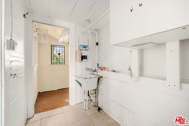 414 N Ditman Avenue, Los Angeles CA: https://media.crmls.org/mediaz/5dec04c4-d87b-47a3-9b81-44b37489cc17.jpg