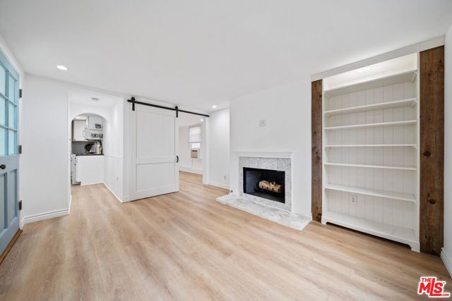 2116 3rd Street, Santa Monica CA: https://media.crmls.org/mediaz/5dec6212-726c-4e95-993f-c958a48956bd.jpg