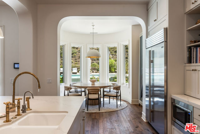 2052 Shadow Creek Drive, Agoura Hills CA: https://media.crmls.org/mediaz/5dec6ae1-f42b-4334-90e9-346c8c8c1596.jpg