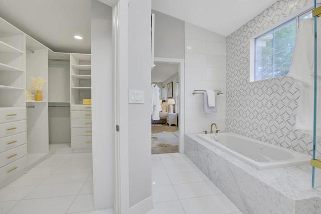 998 Governors Bay Drive, Redwood City CA: https://media.crmls.org/mediaz/5dec6bcd-0d50-41fe-a451-e98c0247cab7.jpg