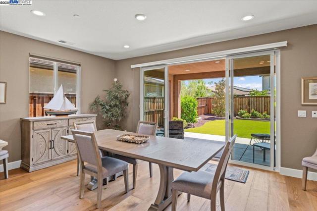 6822 Spanner Ct, Tracy CA: https://media.crmls.org/mediaz/5ded1626-103b-4ec6-afa7-562b86ef40f1.jpg