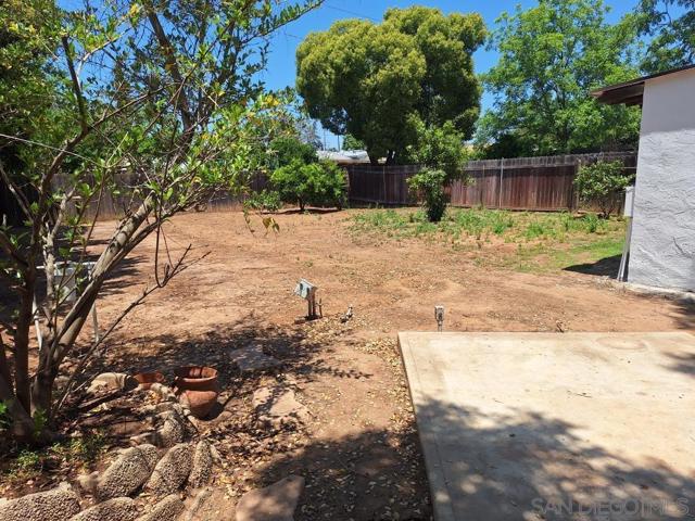 228 E 15th Ave, Escondido CA: https://media.crmls.org/mediaz/5ded966c-f922-45e9-a75b-6c9048fe77a2.jpg