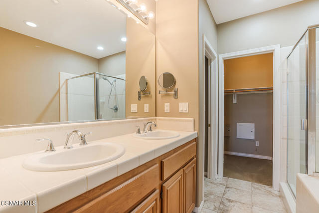 3327 Shadetree Way, Camarillo CA: https://media.crmls.org/mediaz/5dee86b6-79d5-4828-b423-395794527a55.jpg