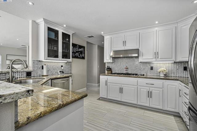 4892 South Pt, Discovery Bay CA: https://media.crmls.org/mediaz/5dee9f9c-560f-4885-8892-c58025490370.jpg