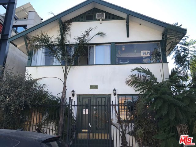 1307 Innes Place, Venice CA: https://media.crmls.org/mediaz/5def116b-ce0a-44f6-bd09-b95362993006.jpg