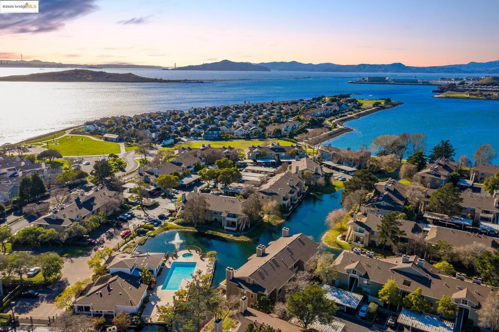 63 Lakeshore Ct