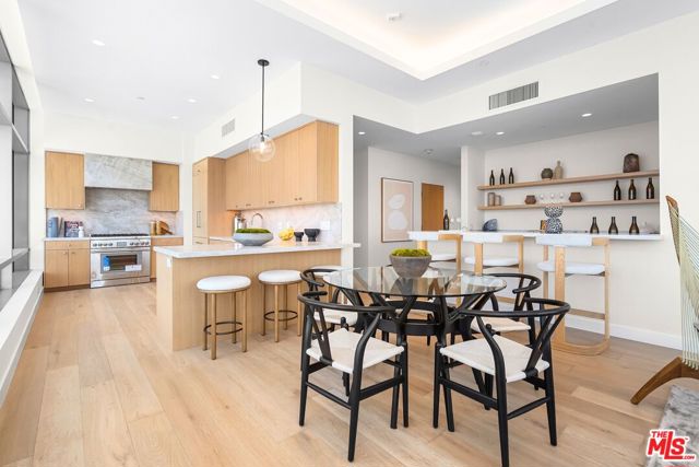 900 W Olympic Boulevard, Los Angeles CA: https://media.crmls.org/mediaz/5df0465f-d870-43a0-99b1-ba8c95d4fee3.jpg