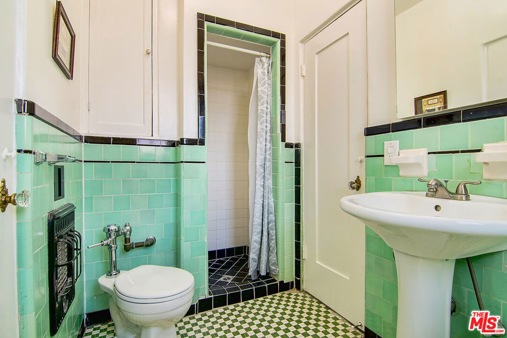 MLS #25550861 img 11