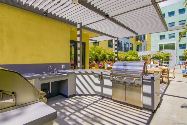 889 Date St, San Diego CA: https://media.crmls.org/mediaz/5df0f2c9-7d1f-4065-8a9e-4a212fca55ca.jpg
