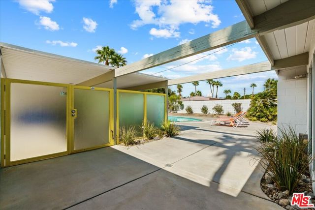 888 E Janet Circle, Palm Springs CA: https://media.crmls.org/mediaz/5df0f673-1818-4008-85b4-7850b4f0ca31.jpg