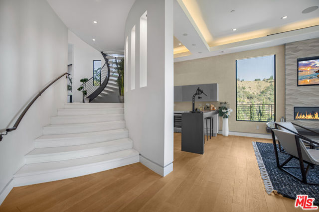 2501 Zorada Drive, Los Angeles CA: https://media.crmls.org/mediaz/5df16eea-90b6-4a48-8329-84b073475cdb.jpg